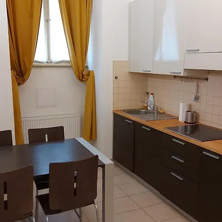 Quiet In Center Apartment Prag