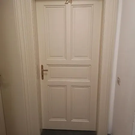 Quiet In Center Apartment Prag